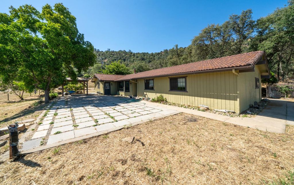 Image 39 of property listing at 27386 Twin Ponds Road, Clovis, CA 93619