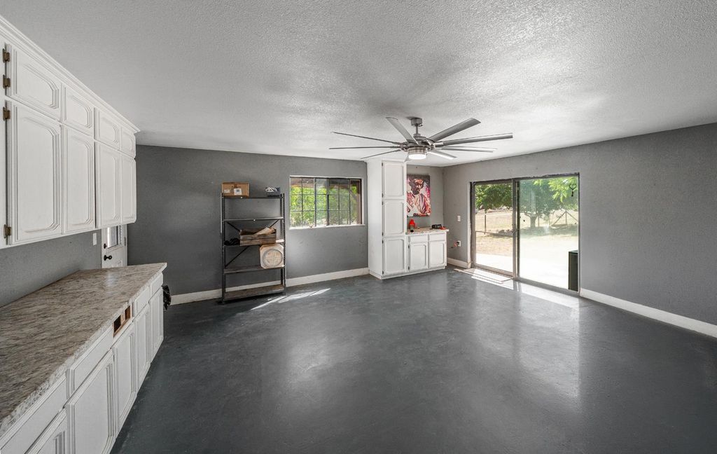 Image 5 of property listing at 27386 Twin Ponds Road, Clovis, CA 93619