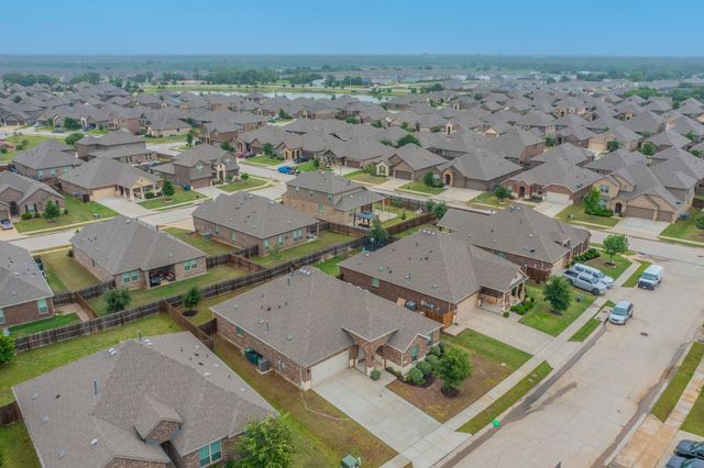 2808 Grizzly Road, Aubrey, TX 76227