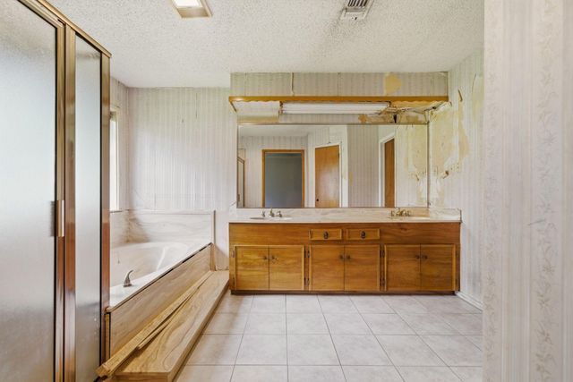 4929 Monarch Oak Lane, Texas City, TX 77591