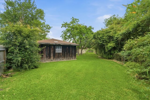4929 Monarch Oak Lane, Texas City, TX 77591