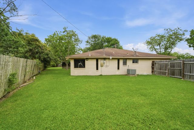 4929 Monarch Oak Lane, Texas City, TX 77591