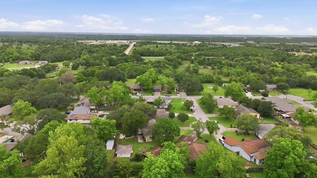 4929 Monarch Oak Lane, Texas City, TX 77591