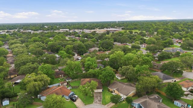 4929 Monarch Oak Lane, Texas City, TX 77591