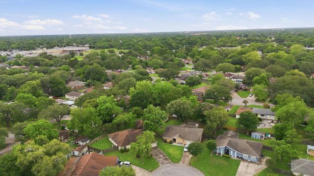 4929 Monarch Oak Lane, Texas City, TX 77591