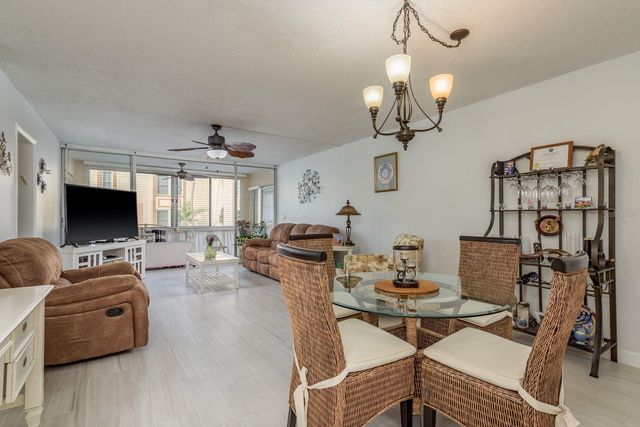 19029 US HIGHWAY 19 N 6-7, Clearwater, FL 33764