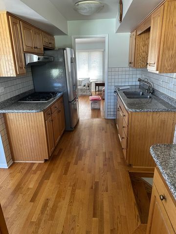 8154 W Lyons Street, Niles, IL 60714