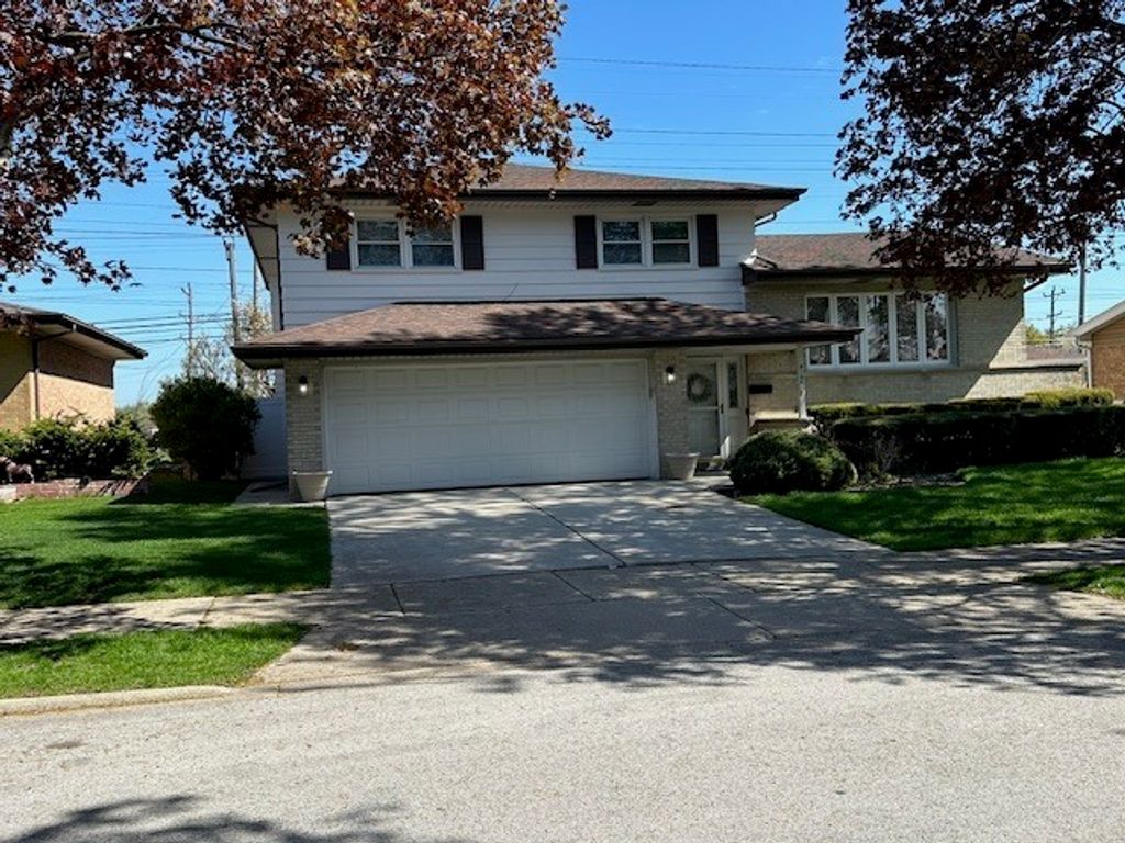 8154 W Lyons Street, Niles, IL 60714