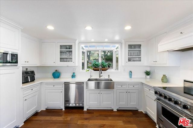 28242 Rey De Copas Lane, Malibu, CA 90265