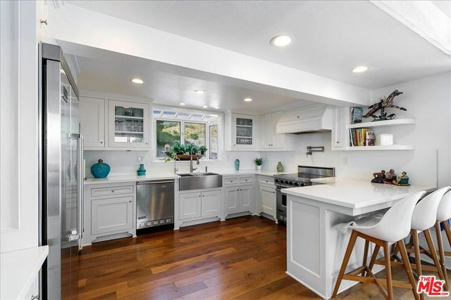 28242 Rey De Copas Lane, Malibu, CA 90265