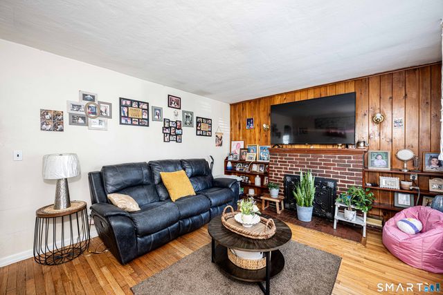121 Fourth Street, Hamden, CT 06514