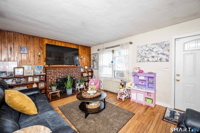 121 Fourth Street, Hamden, CT 06514