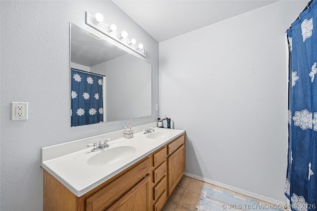 1005 W 21st Street, Claremore, OK 74017