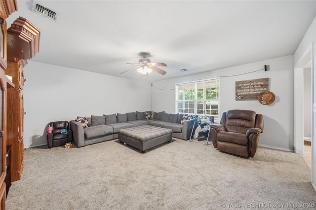 1005 W 21st Street, Claremore, OK 74017