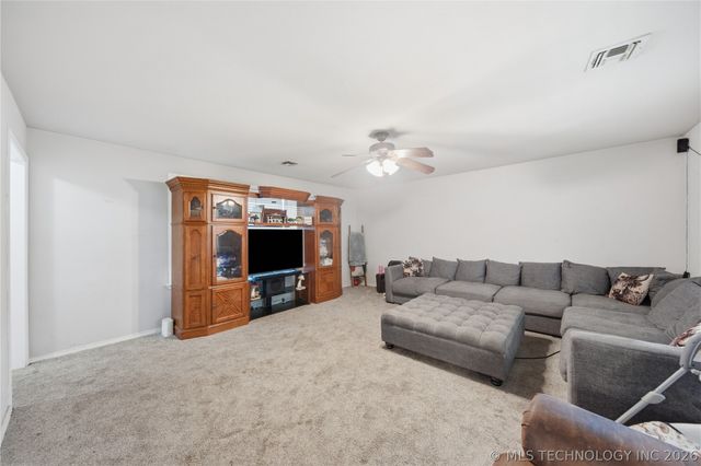 1005 W 21st Street, Claremore, OK 74017