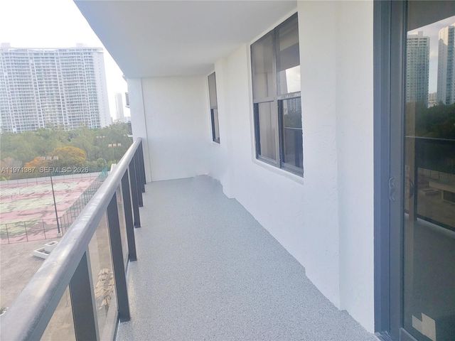 18151 NE 31st Court 906, Aventura, FL 33160