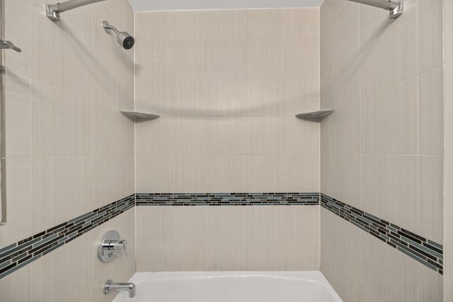 10 E ONTARIO Street 3702, Chicago, IL 60611