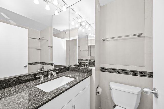 10 E ONTARIO Street 3702, Chicago, IL 60611