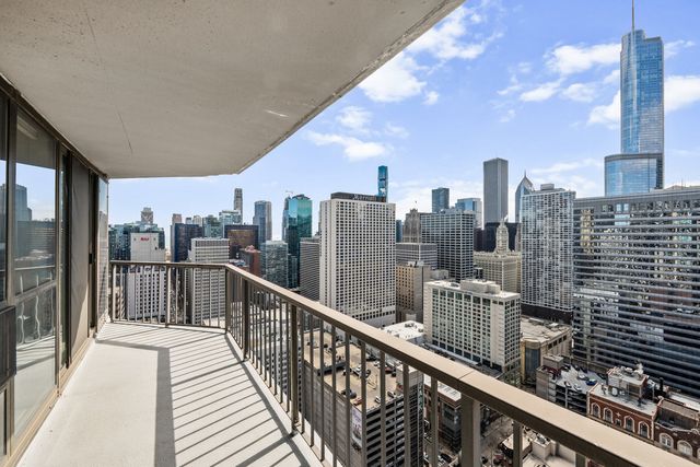 10 E ONTARIO Street 3702, Chicago, IL 60611