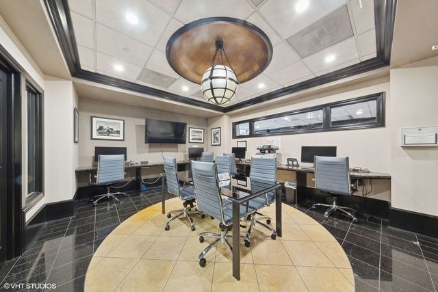 10 E ONTARIO Street 3702, Chicago, IL 60611