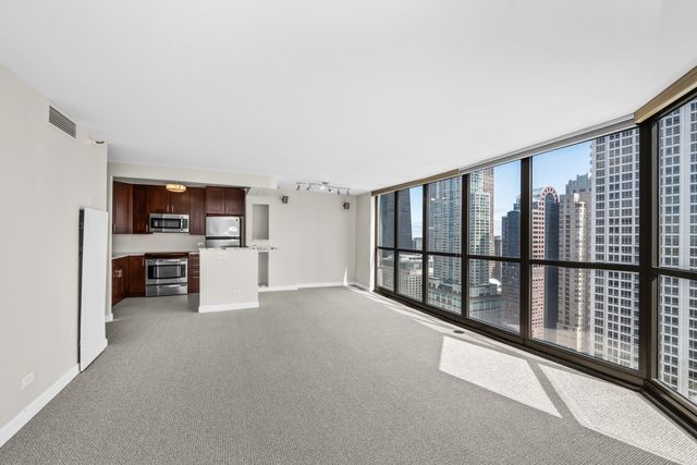 10 E ONTARIO Street 3702, Chicago, IL 60611