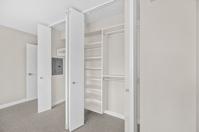 10 E ONTARIO Street 3702, Chicago, IL 60611