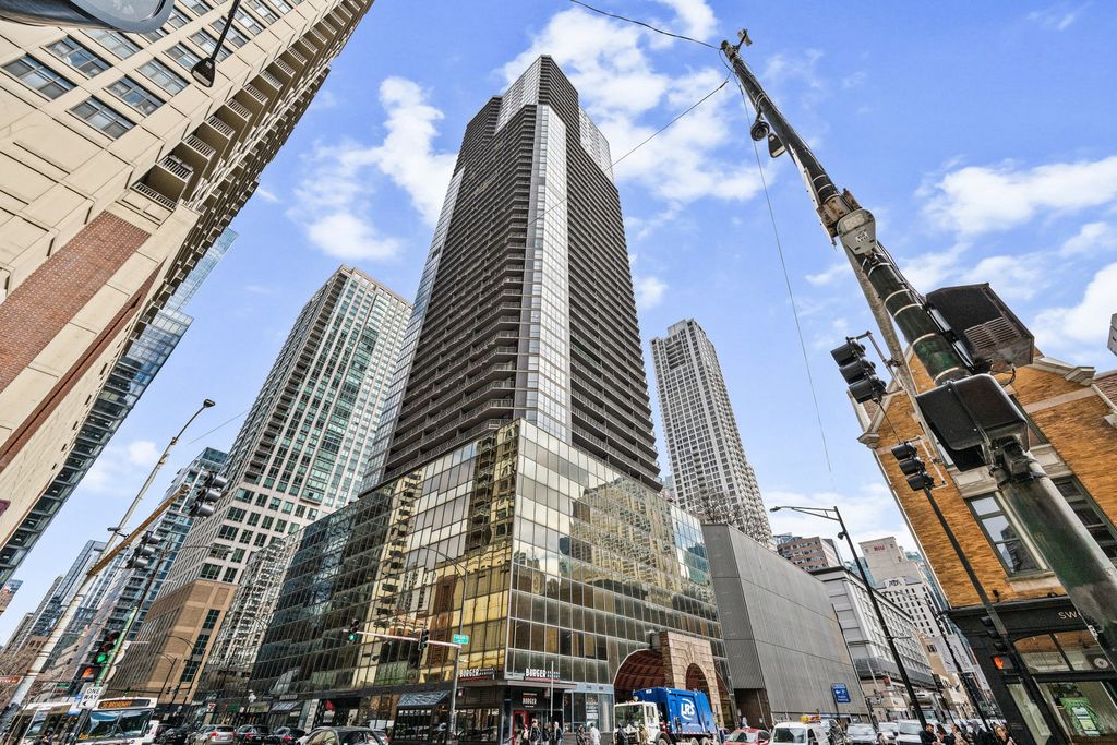 10 E ONTARIO Street 3702, Chicago, IL 60611
