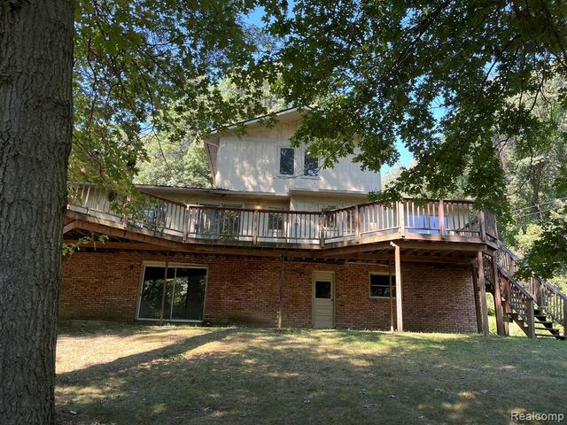 430 Sunset, White Lake, MI 48383