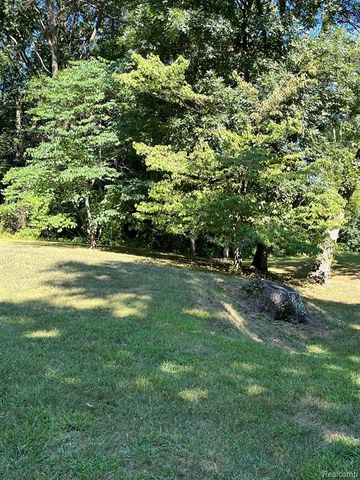 430 Sunset, White Lake, MI 48383