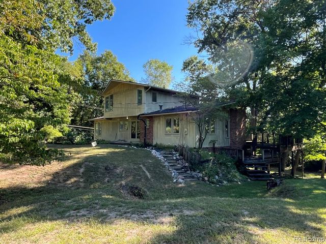 430 Sunset, White Lake, MI 48383
