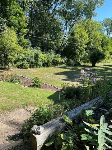 430 Sunset, White Lake, MI 48383