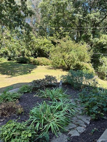 430 Sunset, White Lake, MI 48383