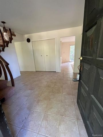 430 Sunset, White Lake, MI 48383
