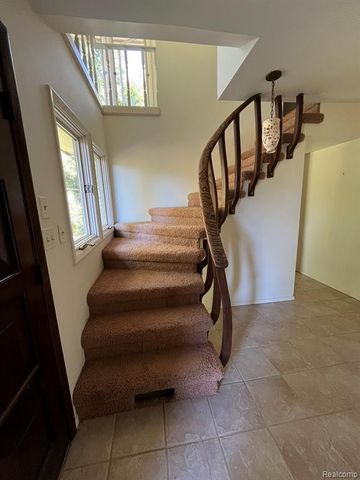 430 Sunset, White Lake, MI 48383