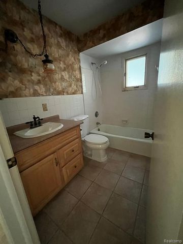 430 Sunset, White Lake, MI 48383
