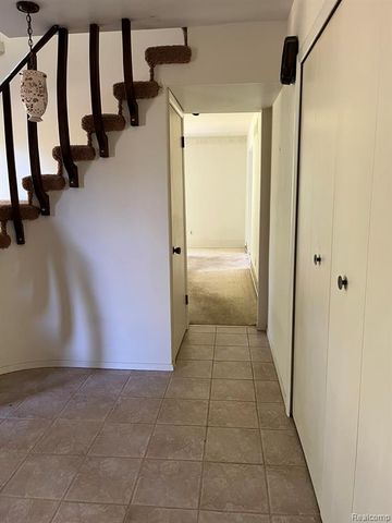 430 Sunset, White Lake, MI 48383