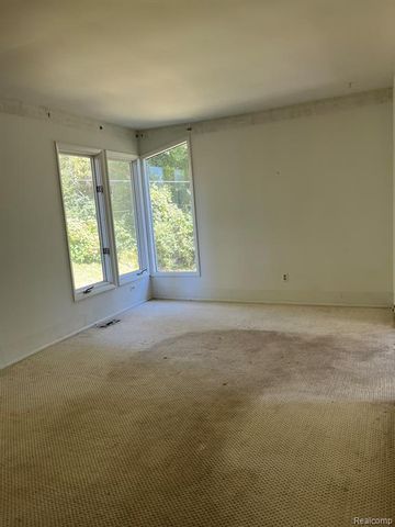 430 Sunset, White Lake, MI 48383