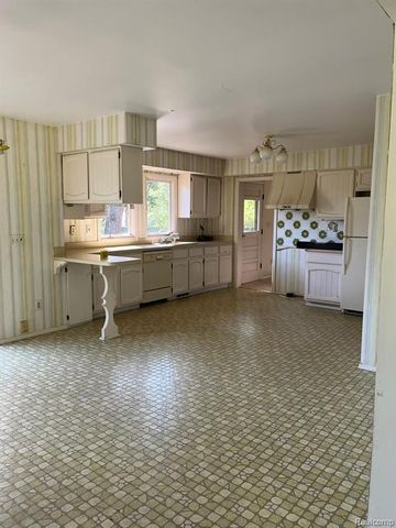 430 Sunset, White Lake, MI 48383
