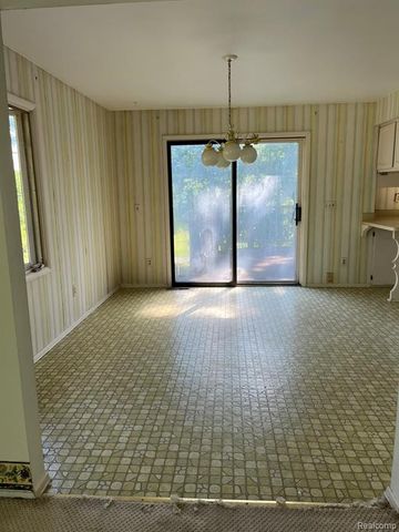 430 Sunset, White Lake, MI 48383