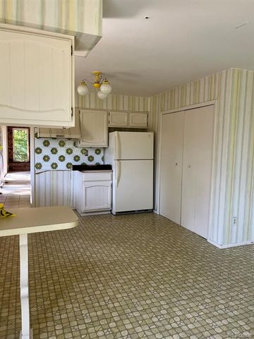 430 Sunset, White Lake, MI 48383
