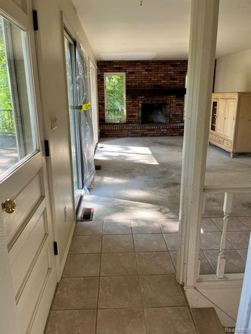 430 Sunset, White Lake, MI 48383