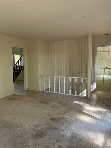 430 Sunset, White Lake, MI 48383