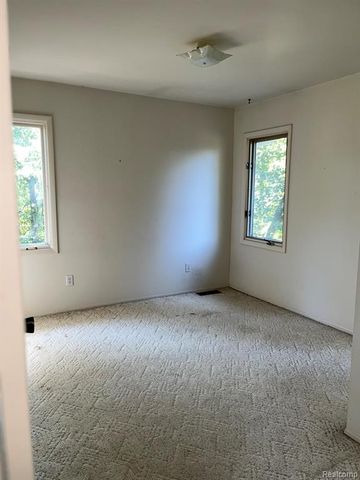 430 Sunset, White Lake, MI 48383