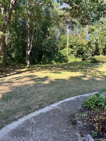 430 Sunset, White Lake, MI 48383