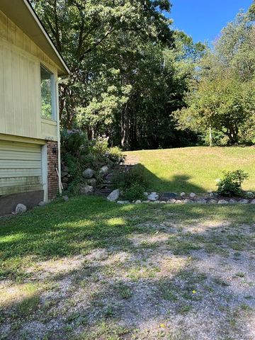 430 Sunset, White Lake, MI 48383