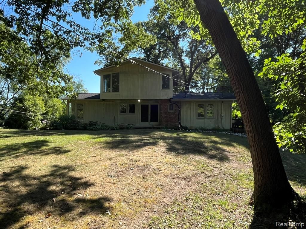 430 Sunset, White Lake, MI 48383
