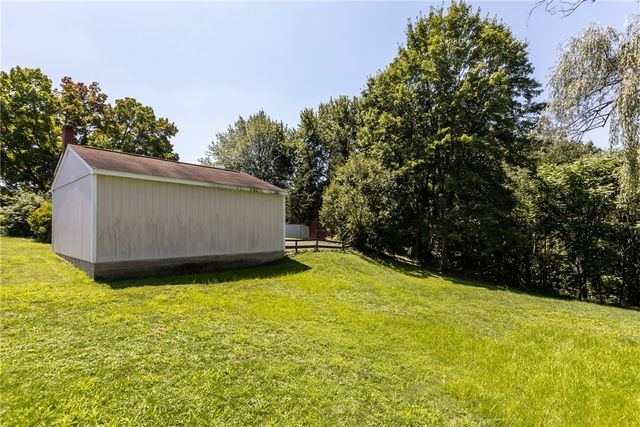 300 Moonridge Dr, Economy, PA 15042