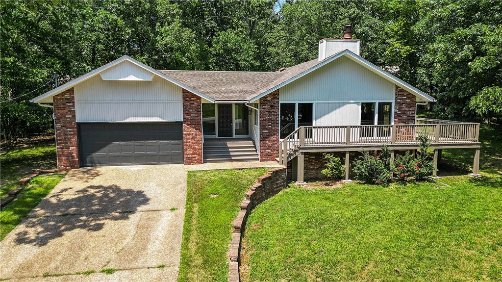 2 Commonwealth Circle, Bella Vista, AR 72714