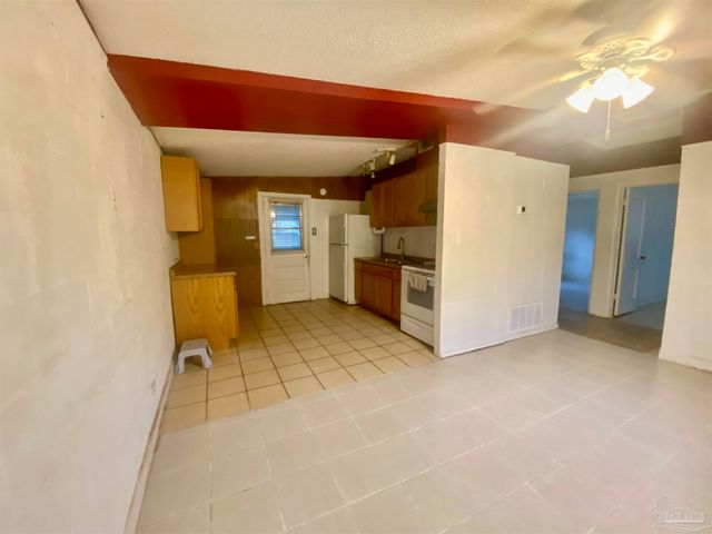 504 New York Dr, Pensacola, FL 32505