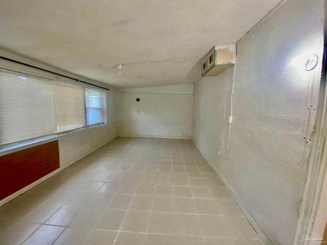 504 New York Dr, Pensacola, FL 32505